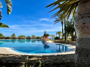 Bayview, Benalmádena - Luxurious home with views, garden, community pool and a padel court